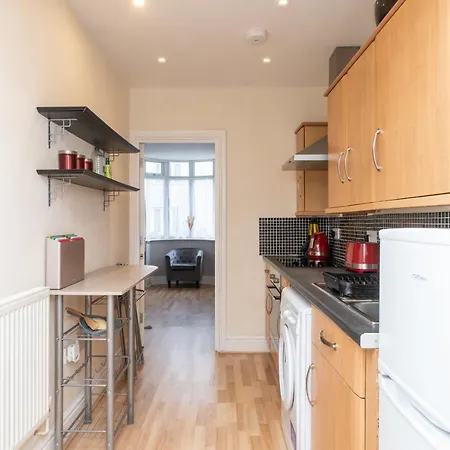 Spacious 2 Bed Southville Flat Near Harbourside Apartment Bristol