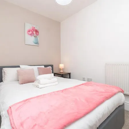 Spacious 2 Bed Southville Flat Near Harbourside Apartment Bristol